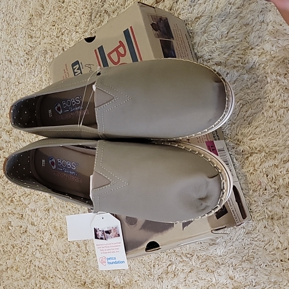 Dark grey bobs